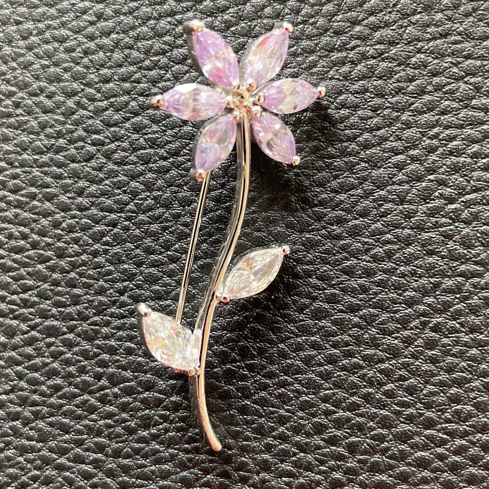 Lavender rhinestone daisy pin